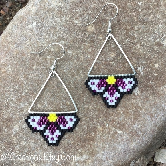 𝅺Purple Flower Triangle Beaded Earrings, New, Handmade by Me - Picture 4 of 6